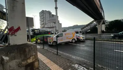 5 araç birbirine girdi, yol trafiğe kapandı