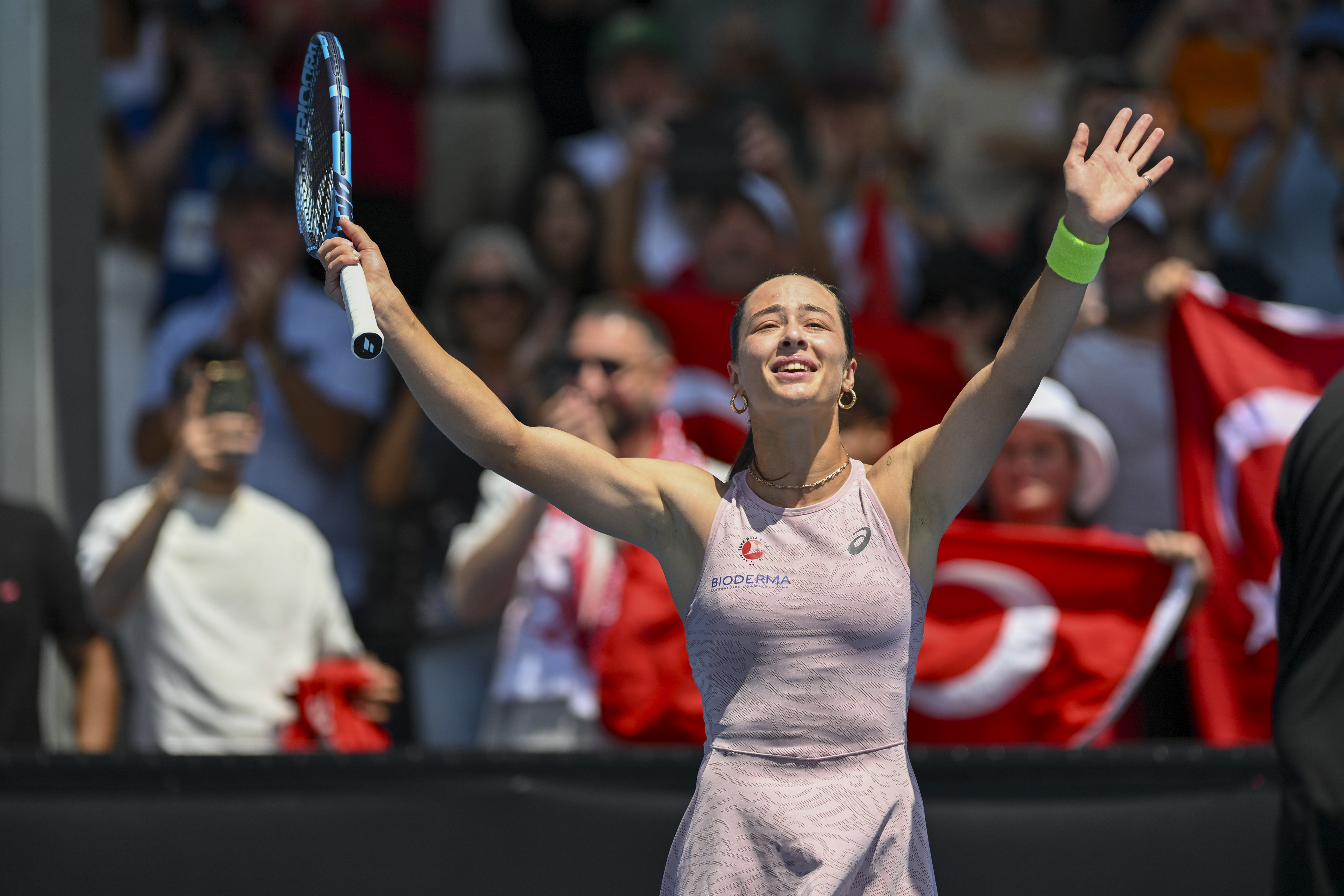 Milli tenisçi Zeynep Sönmez'den veda