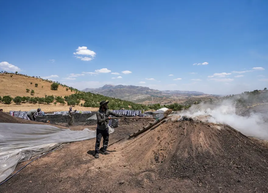 Torakçılardan yaz ortasında 90 derece sıcağın altında mesai: “Sıcakhavadan şikayet edenler gelip bizi görsün” 11 Torakçılardan yaz ortasında 90 derece sıcağın altında mesai: “Sıcakhavadan şikayet edenler gelip bizi görsün” 11