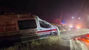 Kontrolden çıkan ambulans takla attı: 3 personel yaralandı