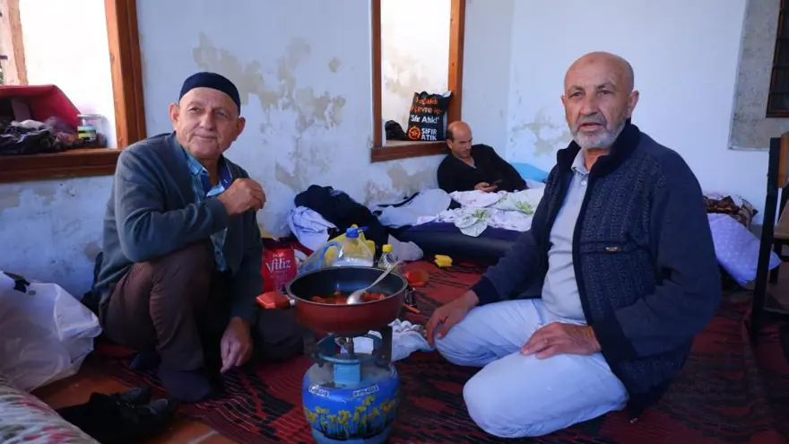 Edirne’yeKırkpınar akını: Otellerde yer bulamayanlar bahçelerde sabahladı 8