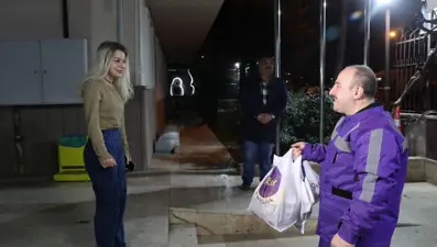 Bakan Varank, yeni yıla motosikletli kuryelerle girdi