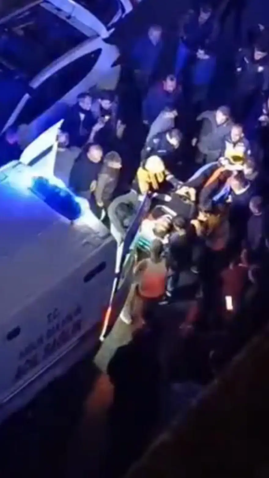 İstanbul’da 4’üncü kattan otomobilin içine düşen işçi ağıryaralandı 3