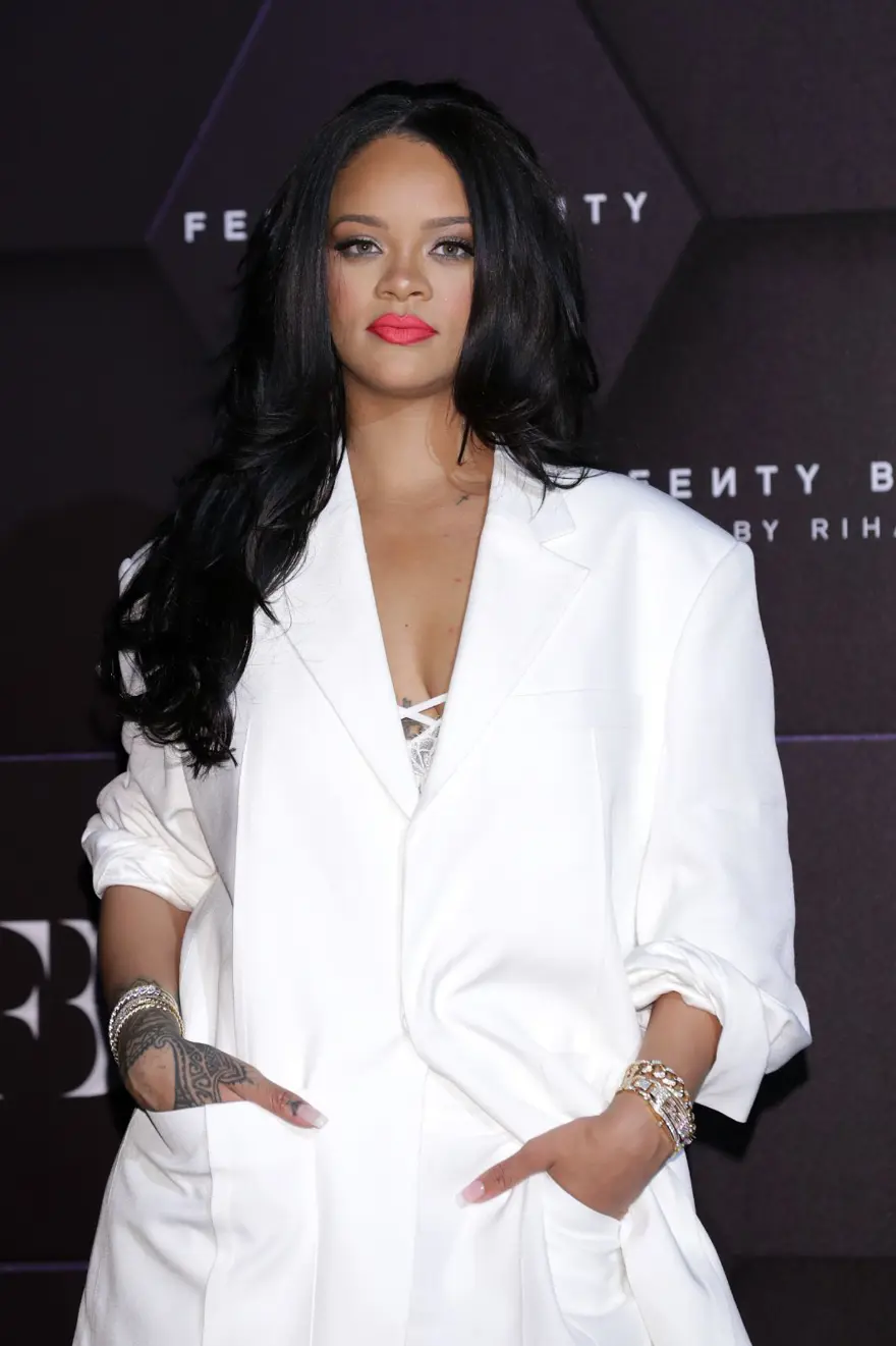 Rihanna kitap çıkardı: The Rihanna Book 3