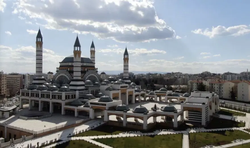 Selahaddin Eyyubi Camisi ibadete açıldı 1 Selahaddin Eyyubi Camisi ibadete açıldı 1