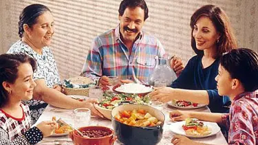 Sofradaki sohbet tehlikeden uzaklaştırıyor