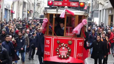 İstiklal Caddesi'nde nostaljik tramvay seferlerine başladı