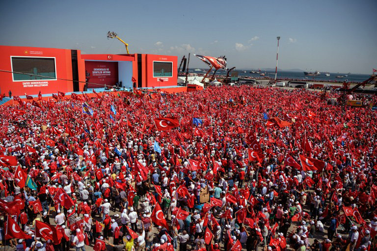 Yenikapı'da milyonlar demokrasi ve şehitler için buluştu