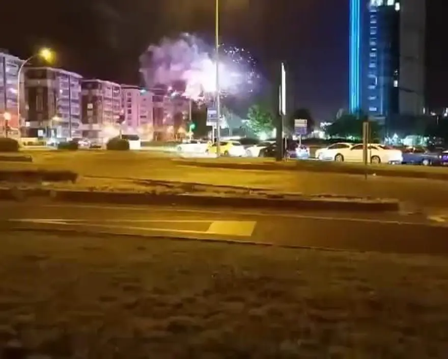 Bursaspor’un kaldığı otelin çevresinde havai fişek atan taraftarlar gözaltına alındı 4