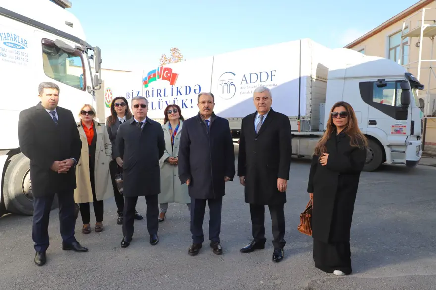 Azerbaycan'dan Türkiye’deki depremzedeler için 18 tonluk yardım 7