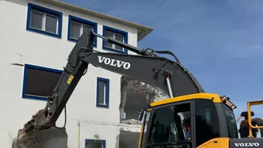 Bodrum'da hazine arazisindeki kaçak villa ve depolar yıkıldı