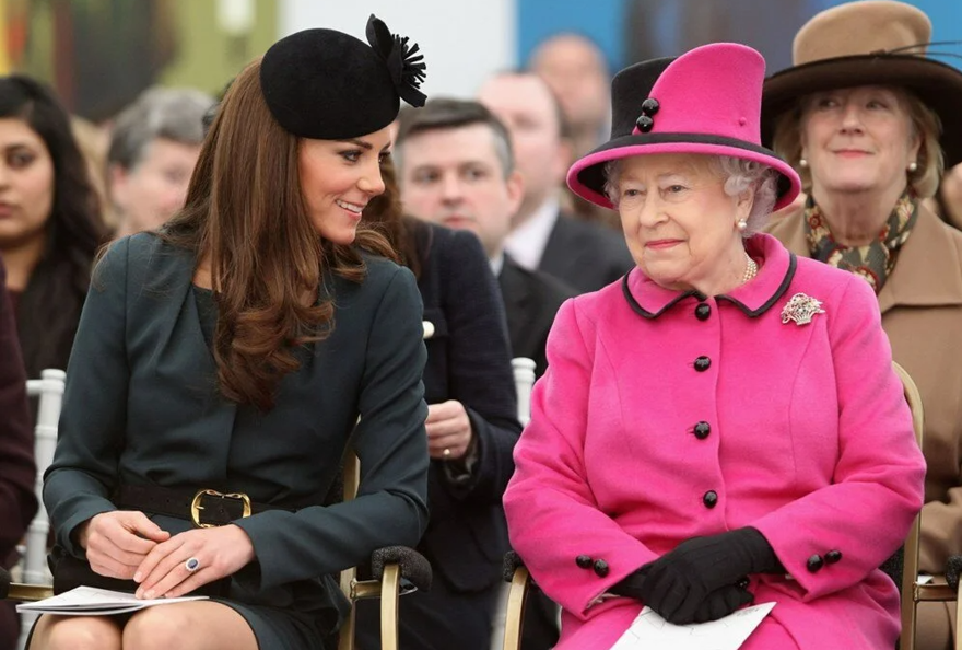 'Kraliçe Elizabeth, Kate Middleton'ı geleceğin kraliçesi olarak görüyor' 
