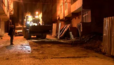 Bağcılar’da yana doğru eğilen bina boşaltıldı