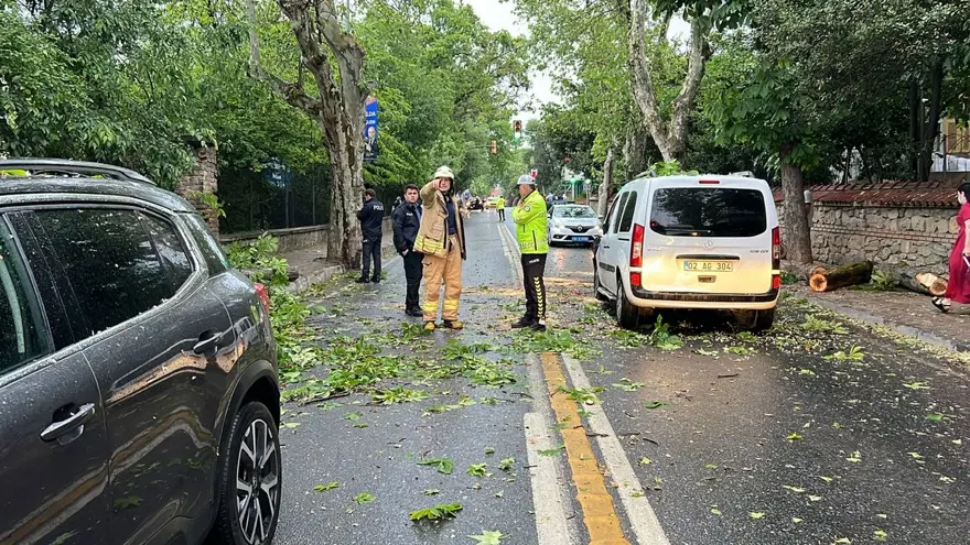 İstanbul'da sağanak ve şiddetli rüzgar etkili oluyor 7 İstanbul'da sağanak ve şiddetli rüzgar etkili oluyor 7