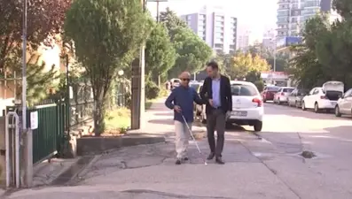 NTV, dağcı Necdet Turhan ile sokağa çıktı (Yollar engelliler için tuzakla dolu)