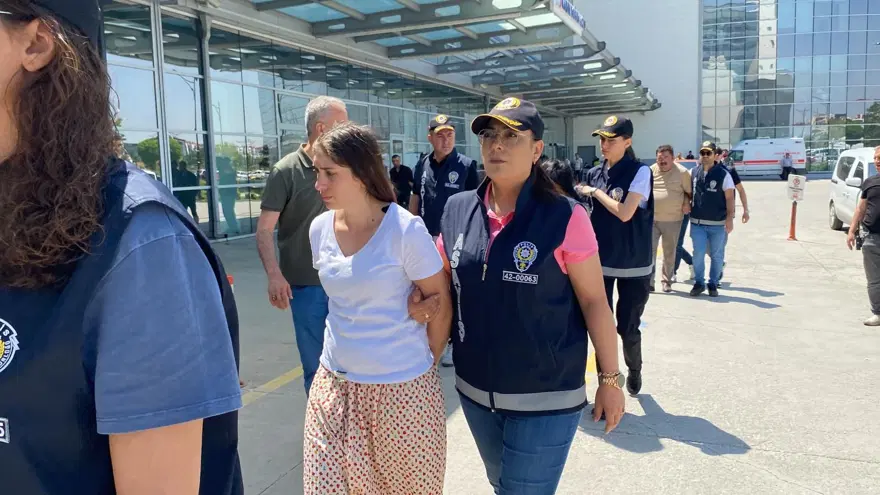 250 bin lirayı çaldılar, geri dönünce yakalandılar (“Dildüşürme” yöntemiyle evlere giriyorlar) 1 250 bin lirayı çaldılar, geri dönünce yakalandılar (“Dildüşürme” yöntemiyle evlere giriyorlar) 1