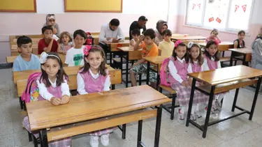 Ağrı'da beşiz kız kardeşler okula başladı