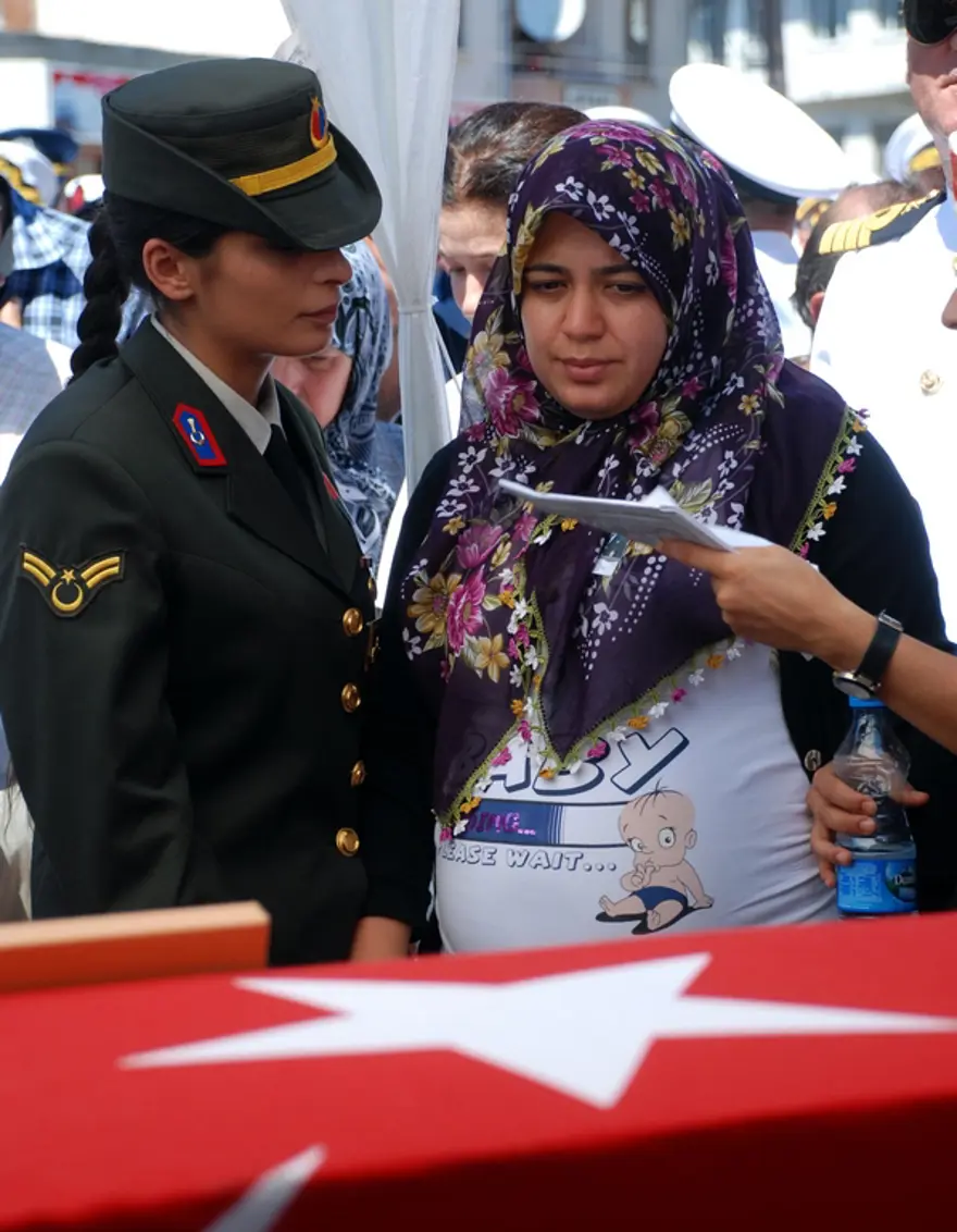 Şemdinli şehitleri son yolculuklarına uğurlandı 8