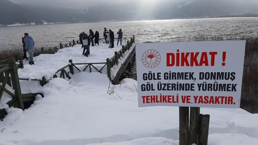 Abant Gölü'nde masalsı kış güzelliği: Kar kalınlığı 70 santimetreye ulaştı 8 Abant Gölü'nde masalsı kış güzelliği: Kar kalınlığı 70 santimetreye ulaştı 8