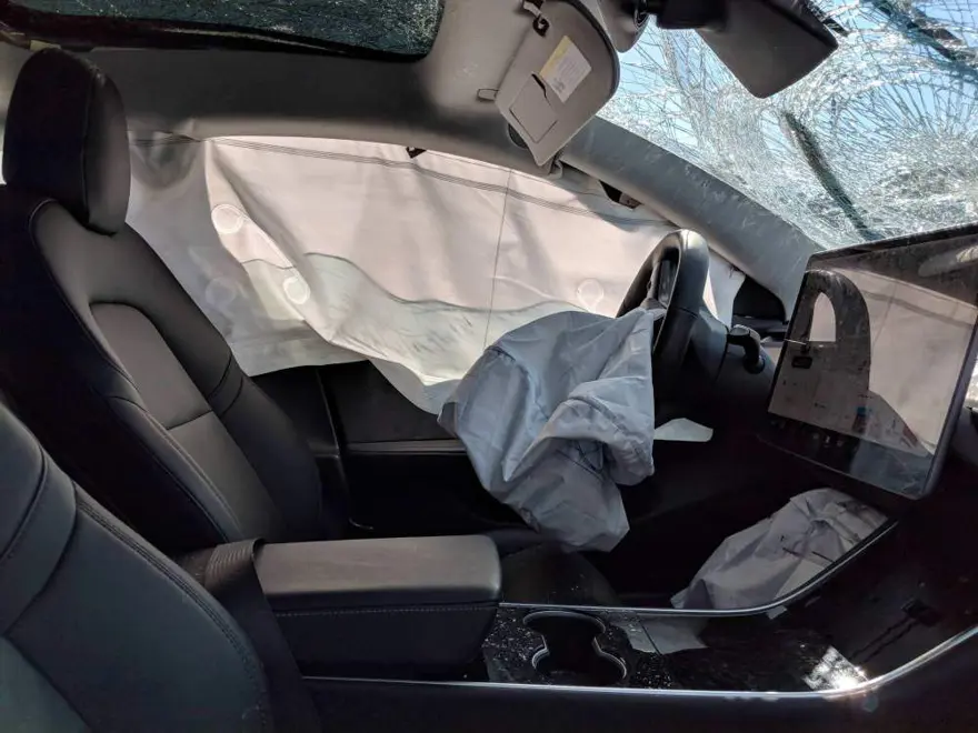 Takla atan Tesla Model 3 bu hale geldi (Yeni Tesla Model 3'ün özellikleri) 3