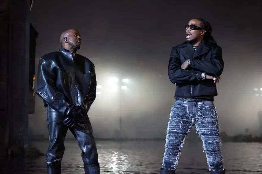 Kanye West boş stadyumda konser verdi 4 Kanye West boş stadyumda konser verdi 4