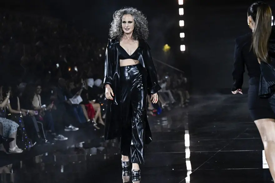 Sinema yıldızları Paris Moda Haftası'nda podyum yıldızı oldu 9