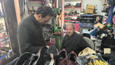 Oğlundan başka çırak çıkaramadı: Modern dünyaya ayak uydurmaya çalışıyor