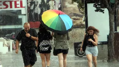 Günlerdir40 dereceyle kavrulan Edirne’de sağanak yağış sevinci