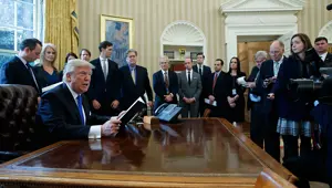 Trump otomotiv liderleriyle görüştü Trump otomotiv liderleriyle görüştü