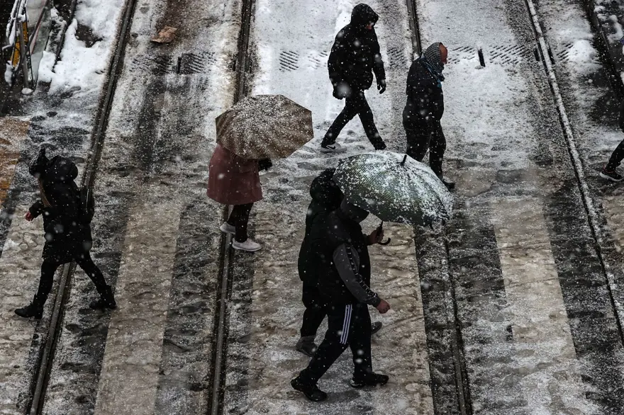 Kar yağışı İstanbul'u etkisi altına aldı 24 Kar yağışı İstanbul'u etkisi altına aldı 24