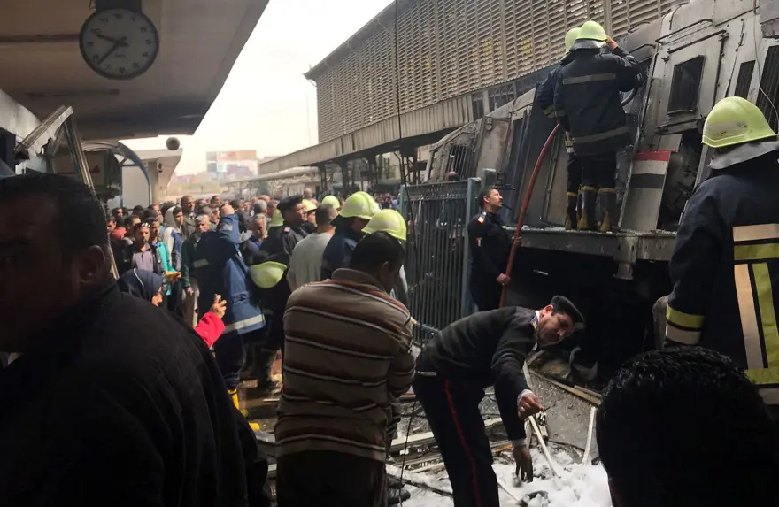 Mısır'da tren istasyonunda yangın: 25 ölü 3 Mısır'da tren istasyonunda yangın: 25 ölü 3
