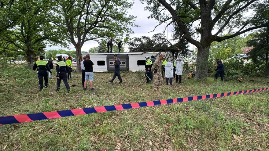 SONDAKİKA HABERİ | Kırklareli’nde yolcu otobüsü devrildi: 11 yaralı 2 SONDAKİKA HABERİ | Kırklareli’nde yolcu otobüsü devrildi: 11 yaralı 2