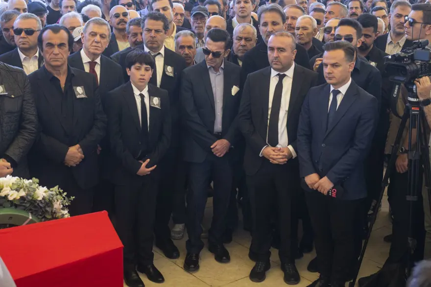 Türker İnanoğlu'na veda: Duayen sinemacı son yolculuğuna uğurlandı 5