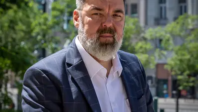 Müze Müdürü, LGBTİ içerikli sergide yasaya uymadığı için görevden alındı