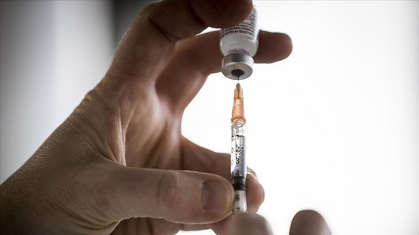 BioNTech'e tazminatı davası: Virüs aşısının yan etkisi var mı?