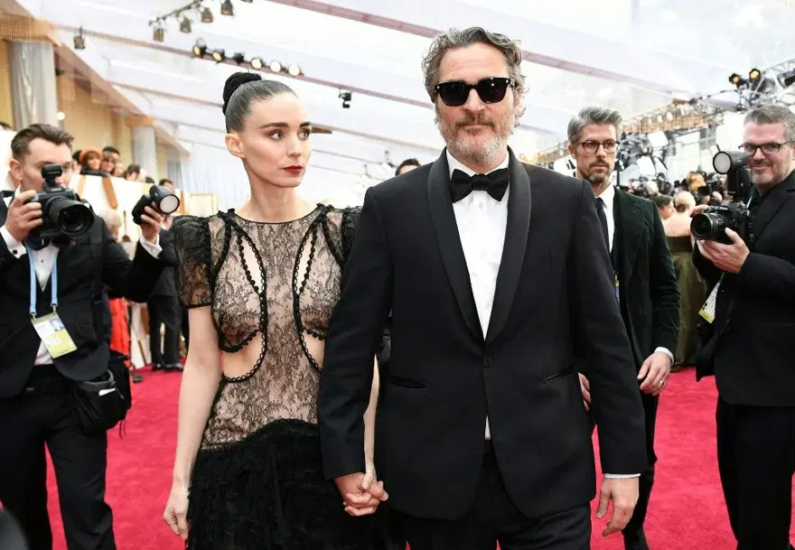 Joaquin Phoenix çocuğuna abisi River Phoenix'in adını verdi Joaquin Phoenix çocuğuna abisi River Phoenix'in adını verdi