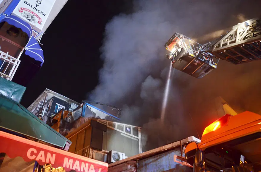 Kadıköy'de restoran yangını 3