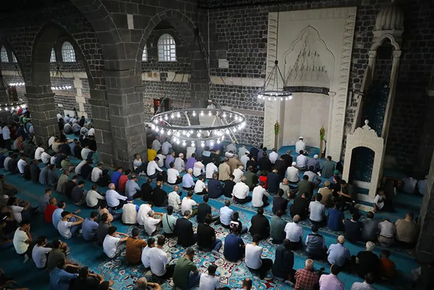 2024 KANDİL TAKVİMİ: Kandil ne zaman? İşte Regaip-Miraç-Berat-Mevlid kandilleri tarihi 