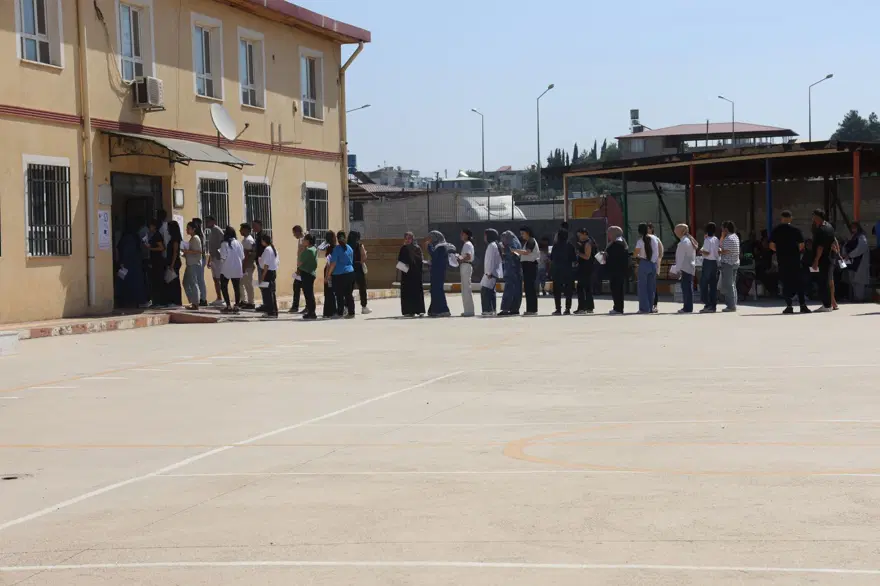 El ele girdikleri sınav merkezinde üniversite hayali için ter döktüler 2