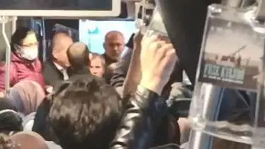 Metrobüste taciz iddiasına linç girişimi