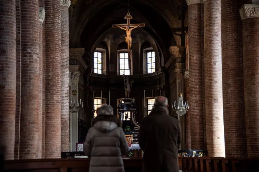 İtalya'da kız kardeşi karantinada ölen İtalyandan isyan çağrısı: Yardım edin 27