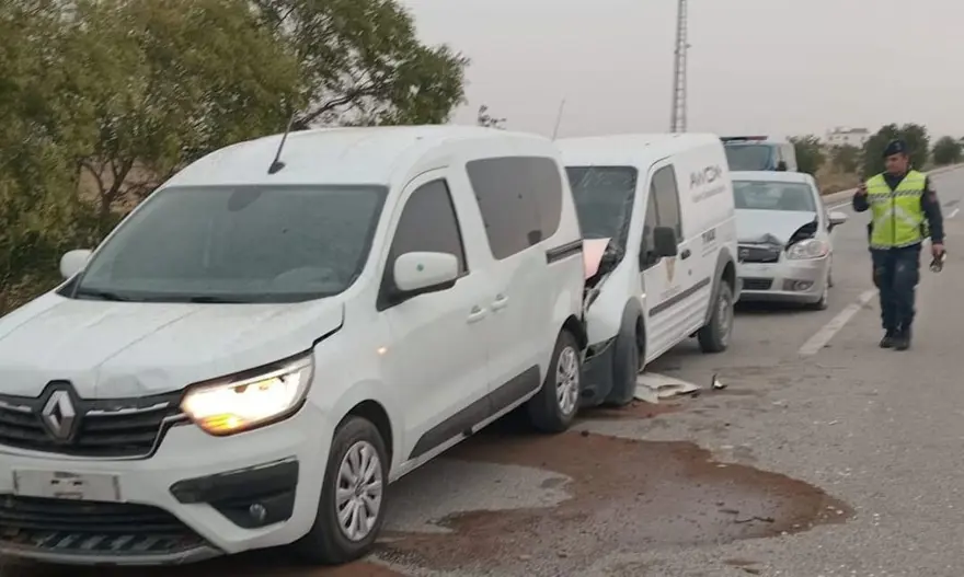 Konya’da kum fırtınasızincirleme kazaya neden oldu: 6 yaralı 2 Konya’da kum fırtınasızincirleme kazaya neden oldu: 6 yaralı 2