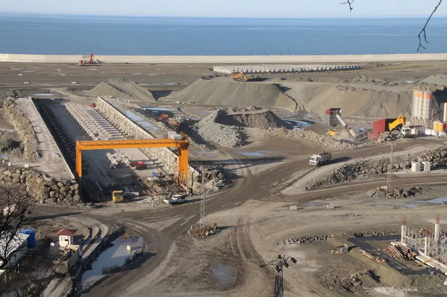 "TERMİNAL BİNALARI HIZLA YÜKSELİYOR" 6