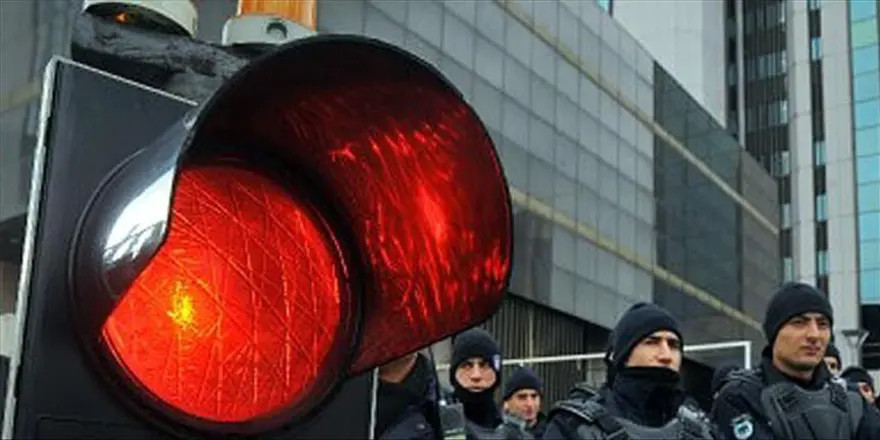 KIRMIZI IŞIK İHLALİNDE CEZALAR NE KADAR OLACAK? 8 KIRMIZI IŞIK İHLALİNDE CEZALAR NE KADAR OLACAK? 8