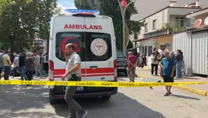 Husumetlisine ateş etti, yoldan geçen kadını vurdu