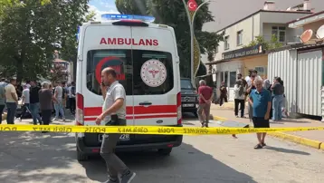 Husumetlisine ateş etti, yoldan geçen kadını vurdu