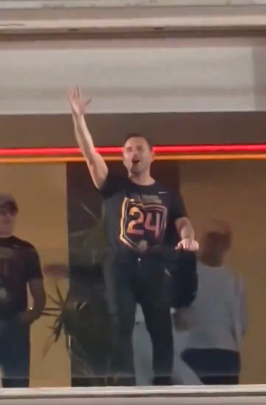 Fenerbahçe eski yöneticisi Mahmut Uslu'dan Okan Buruk'a: O küfürlü şarkıyı gelecek sene yalatacağız 1 Fenerbahçe eski yöneticisi Mahmut Uslu'dan Okan Buruk'a: O küfürlü şarkıyı gelecek sene yalatacağız 1