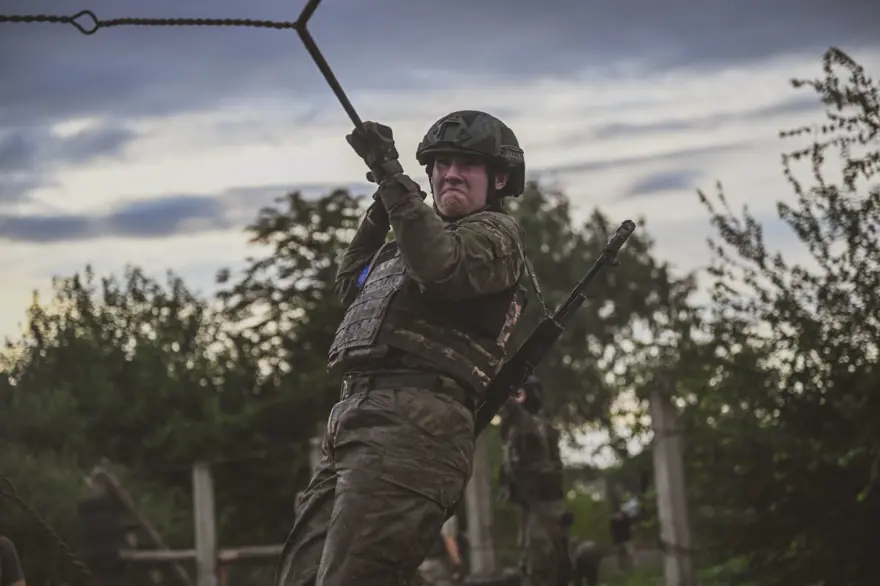 Ukraynalı kadınlar cephede görev almak için hazırlık yapıyor 20 Ukraynalı kadınlar cephede görev almak için hazırlık yapıyor 20