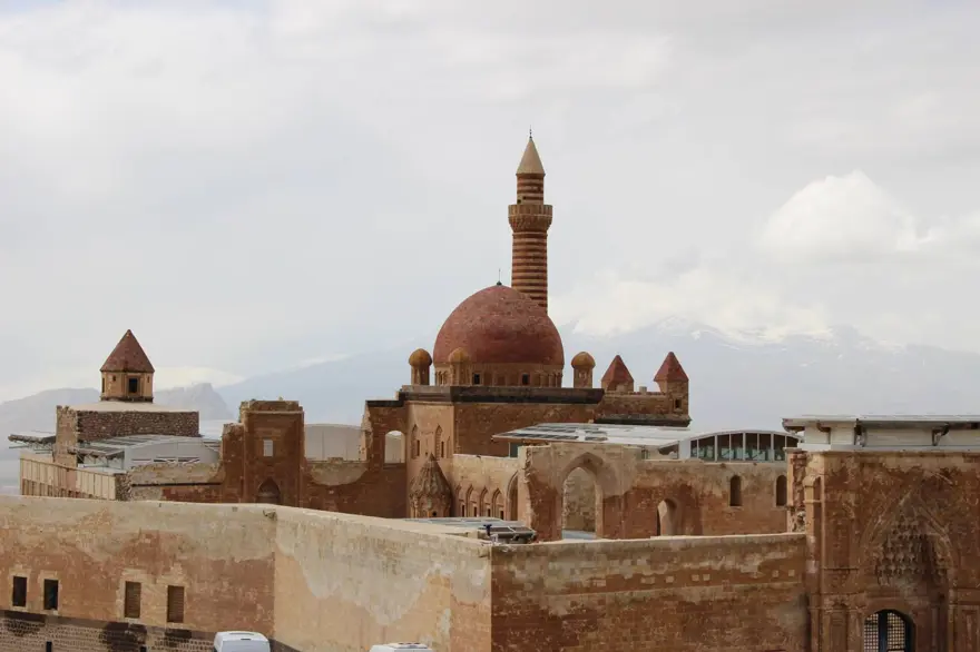 "HER ŞEYİYLE İNSANI ÇOK ETKİLİYOR" 6