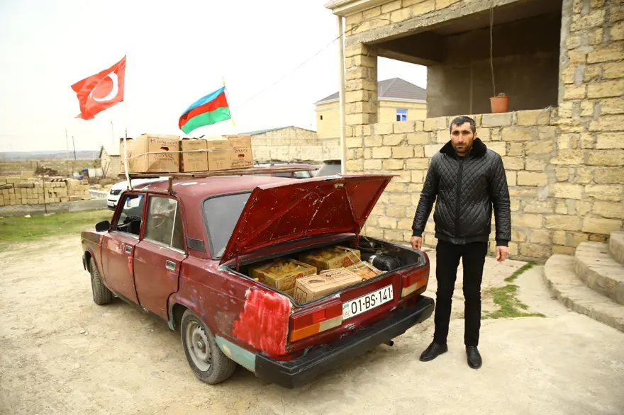 Sosyal medyada takdir topladı: Arabam eski olsa da kalbimiz temiz ve zengin 